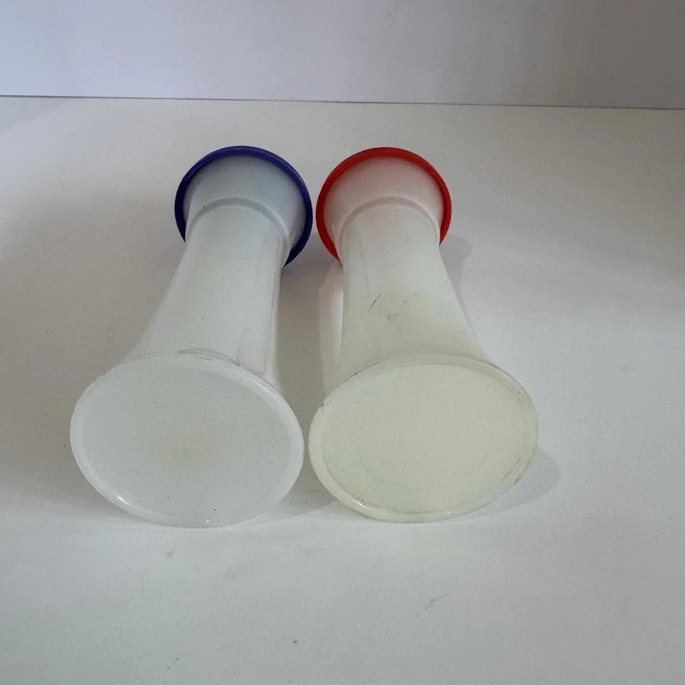 Tupperware Hourglass Salt & Pepper Shakers Blue &‎ Red Top